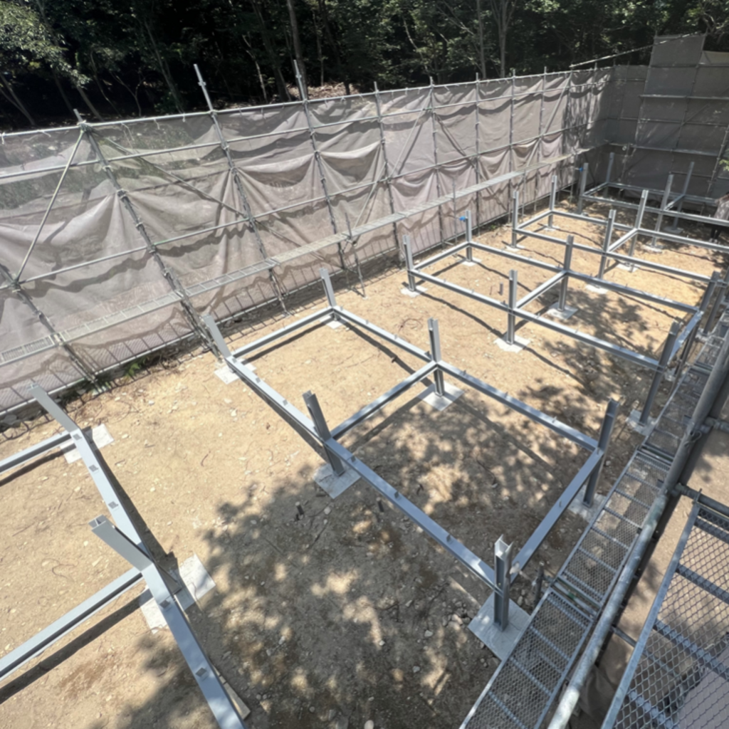 house M / factory T image