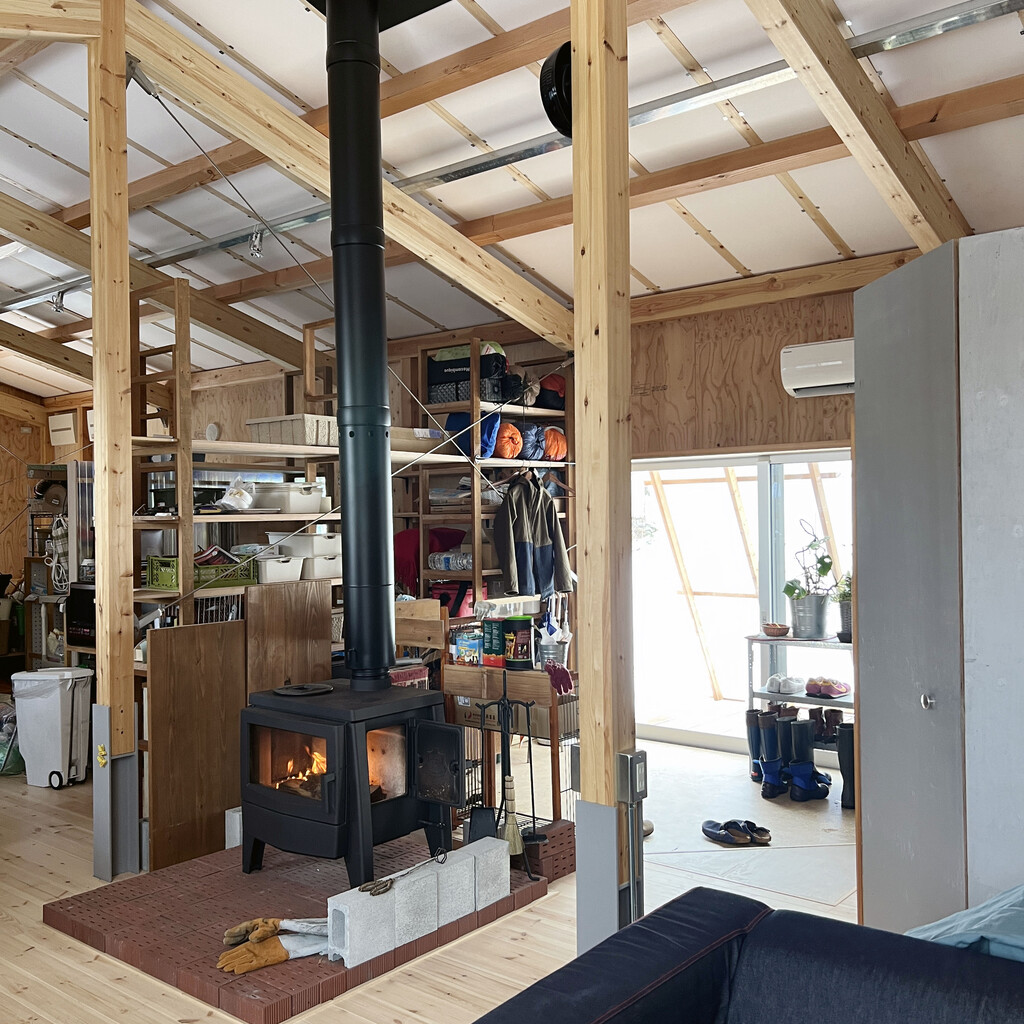 house M / factory T image