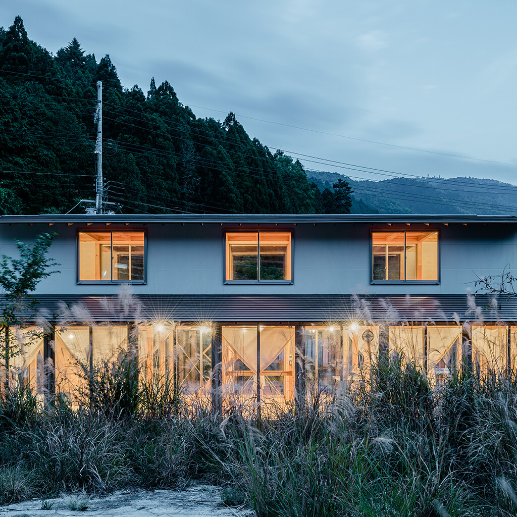 house T / salon T image