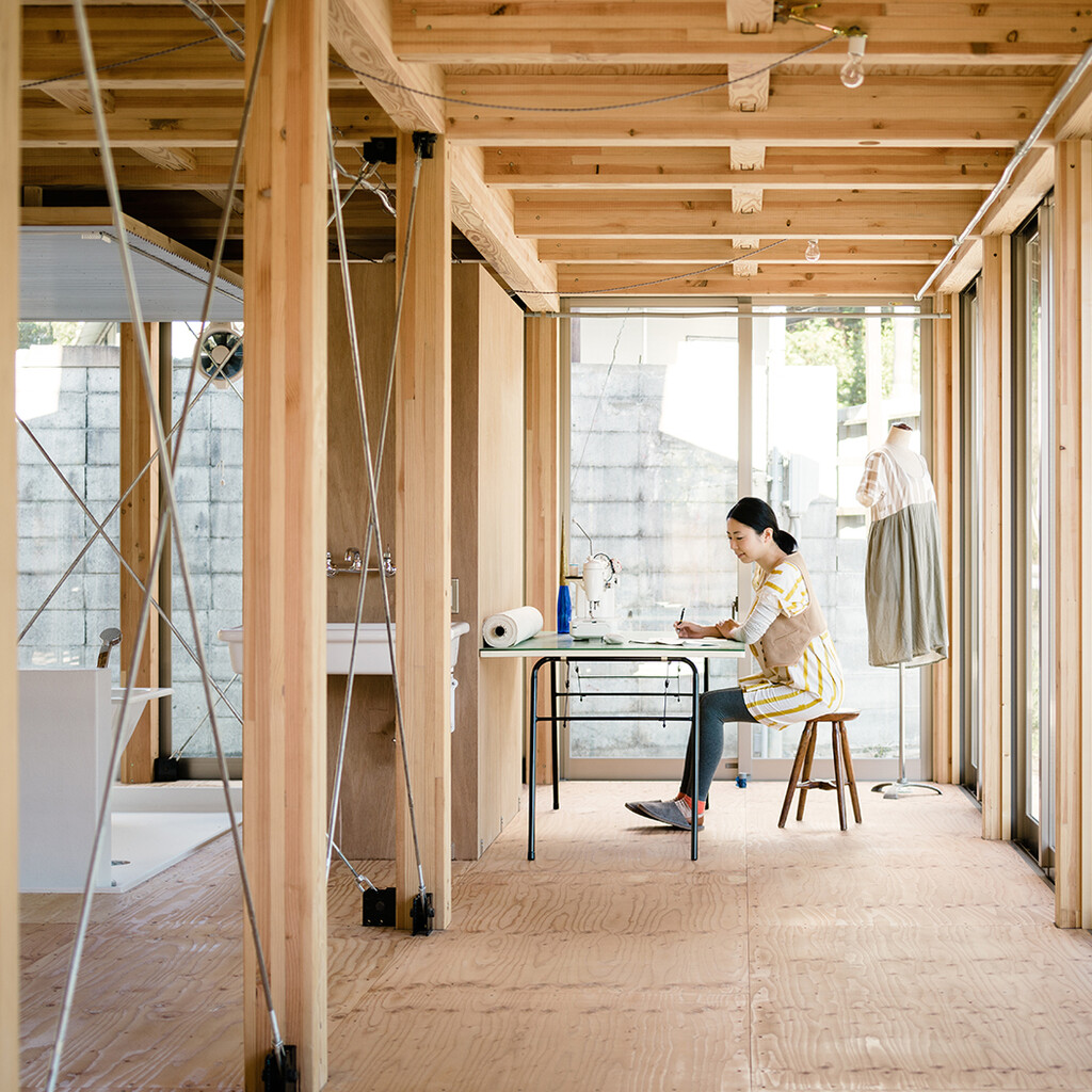 house T / salon T image