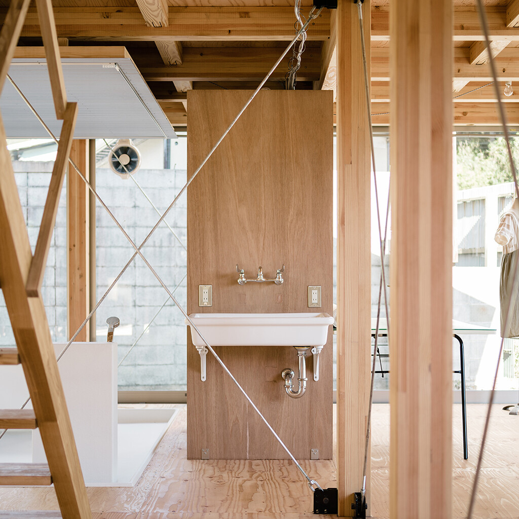 house T / salon T image