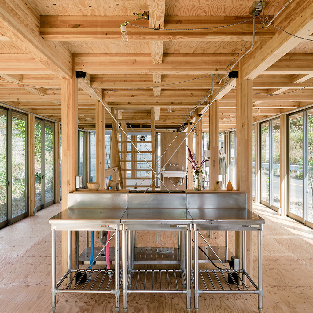 house T / salon T image