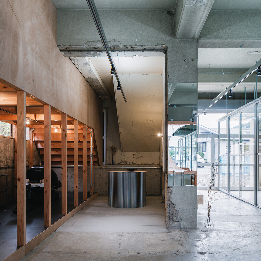 house T / shop O image