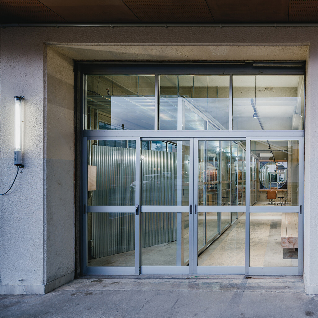 house T / shop O image