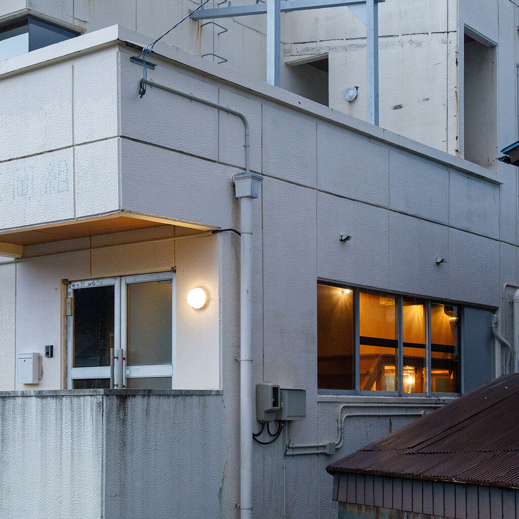 house T / shop O image