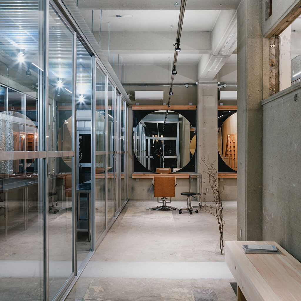 house T / shop O image